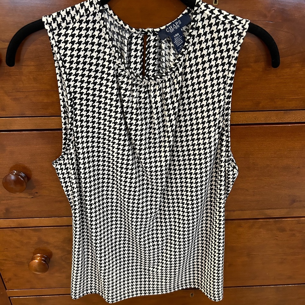 Chaps sleeveless shell size L